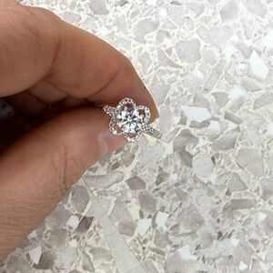 Dazzling 1ct Moissanite Floral Ring